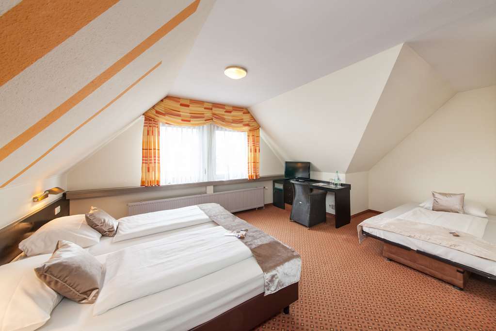 Comfort room for 3 - Novum Hotel Strohgaeu Korntal
