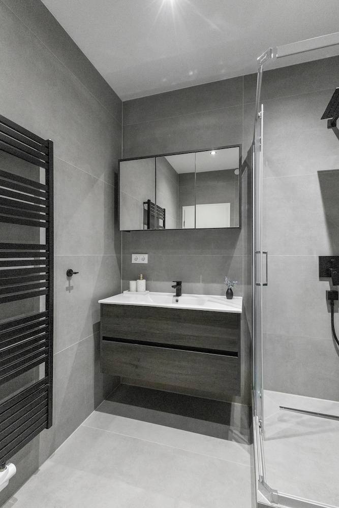 Bathroom sink