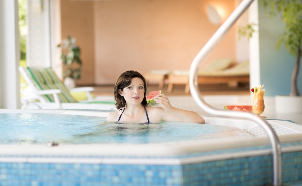Indoor spa tub