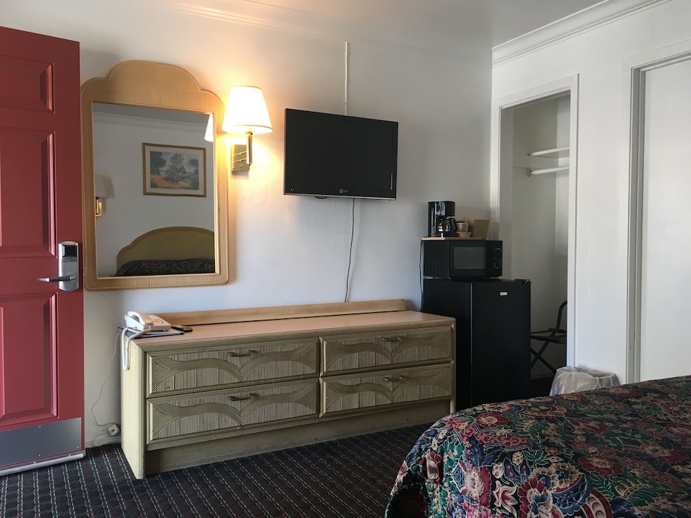 Lark Motel - photo 4