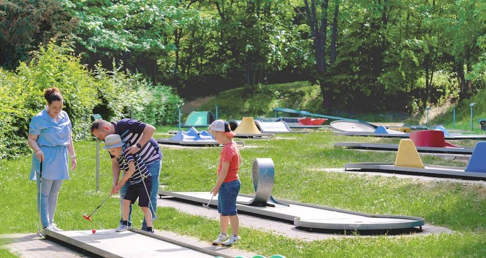 Mini-golf