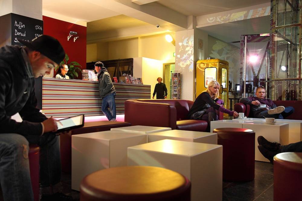 Lobby lounge