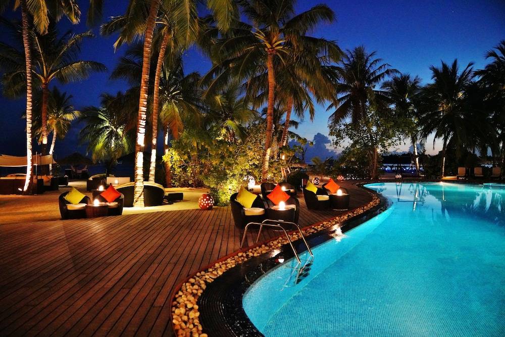 Poolside bar