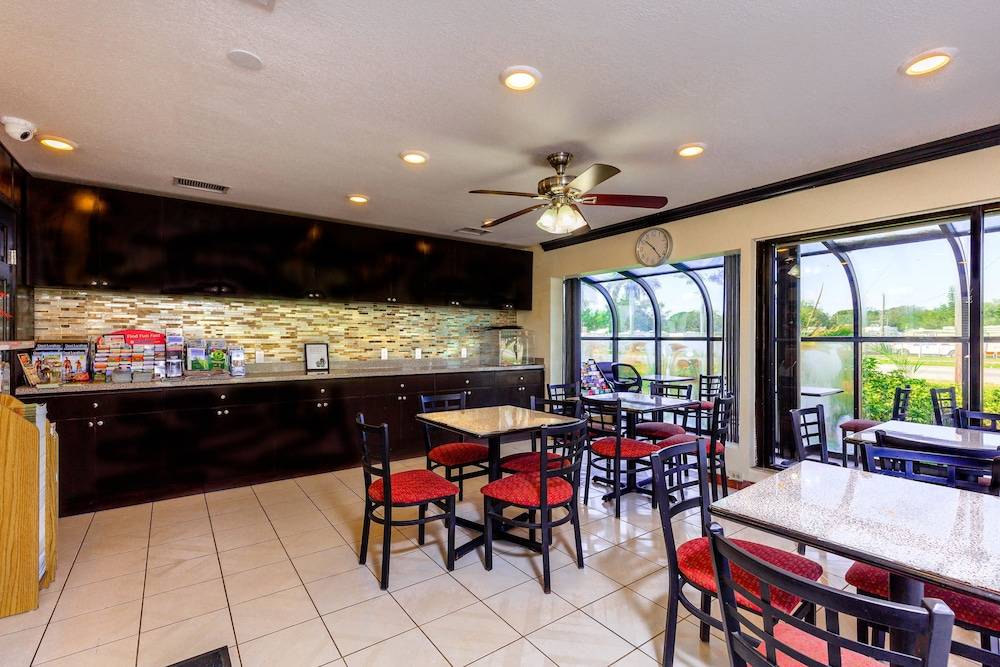 Budget Host Inn - photo 4