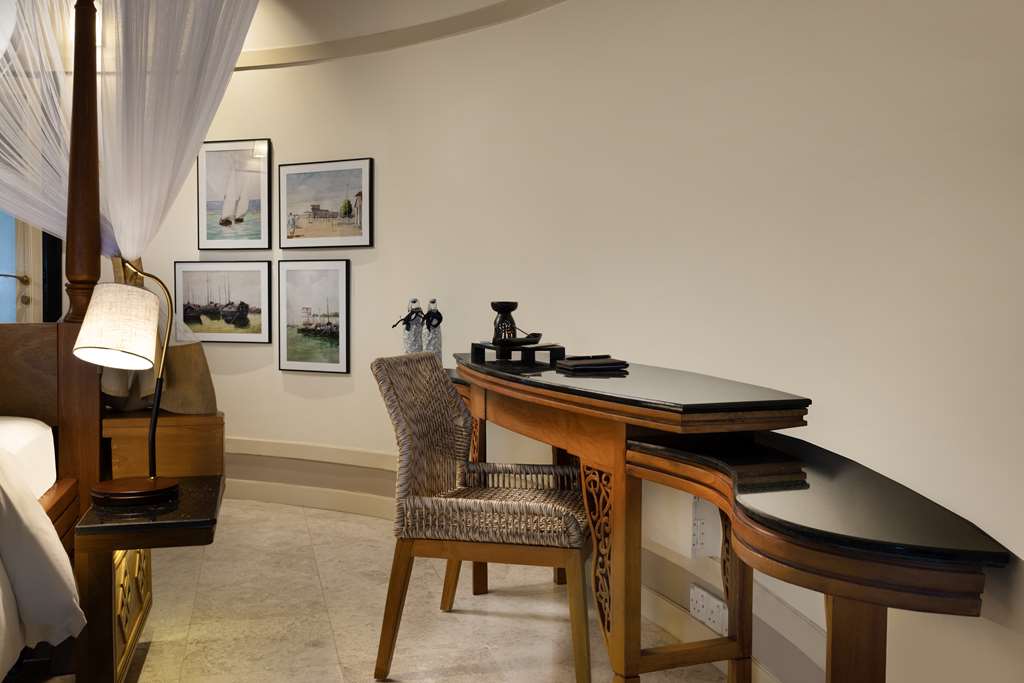 Beachfront Pool Villa Working Desk