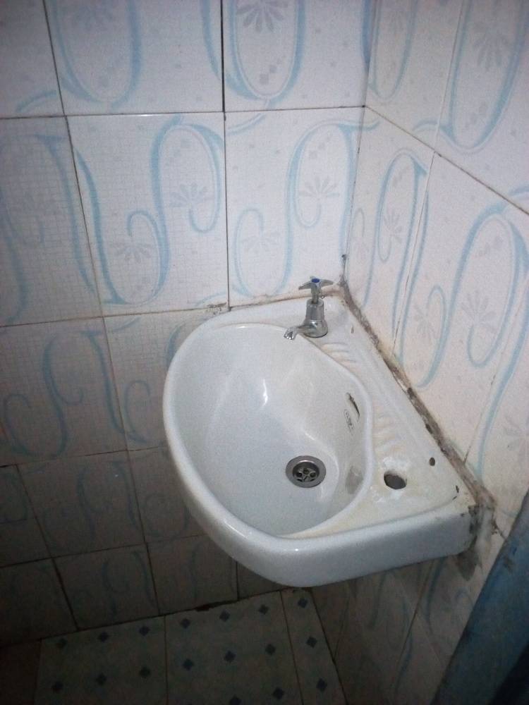 Bathroom sink