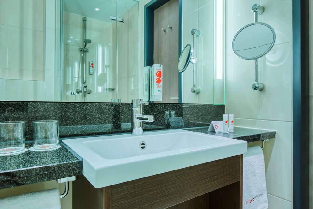IntercityHotel Dresden, Germany - Bathroom
