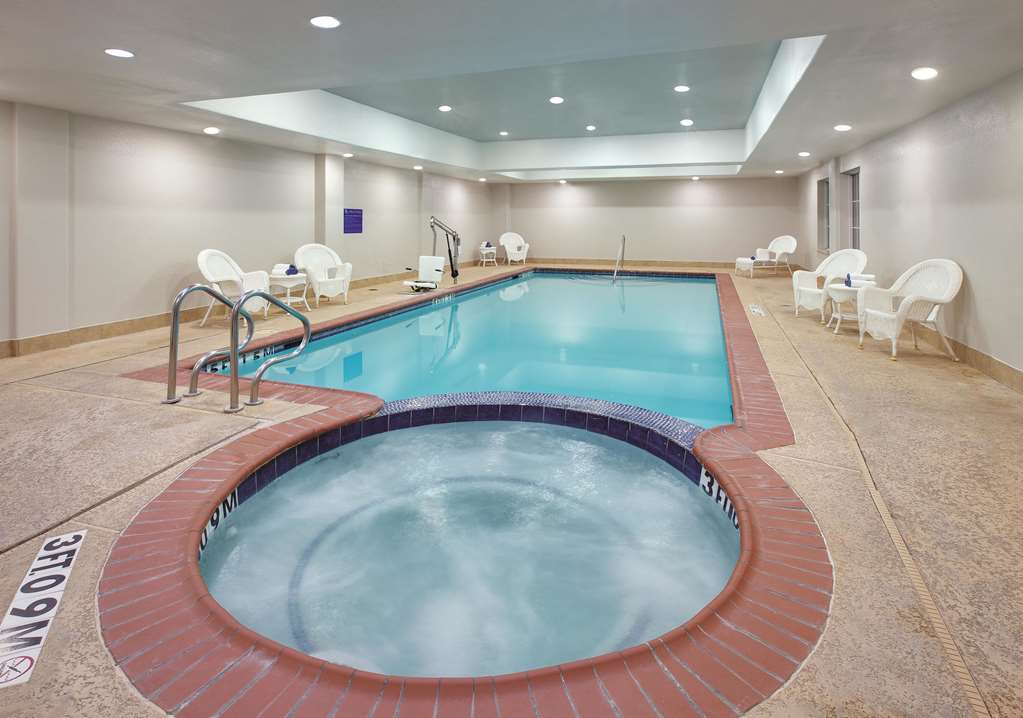La Quinta Inn & Suites by Wyndham Corsicana - photo 5