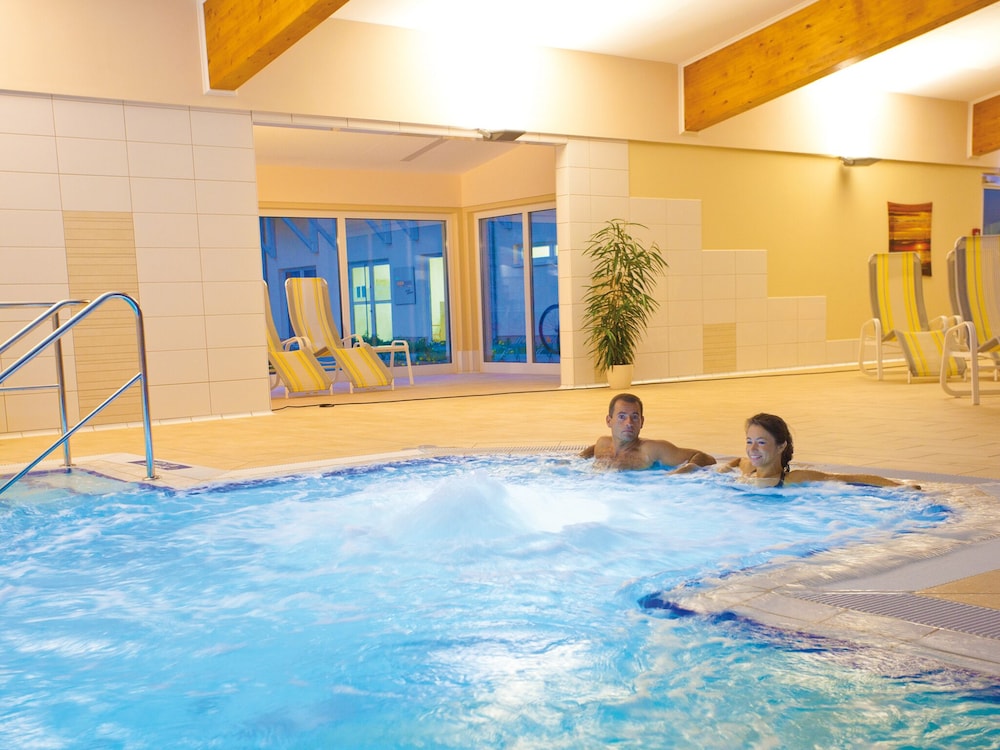 Indoor spa tub