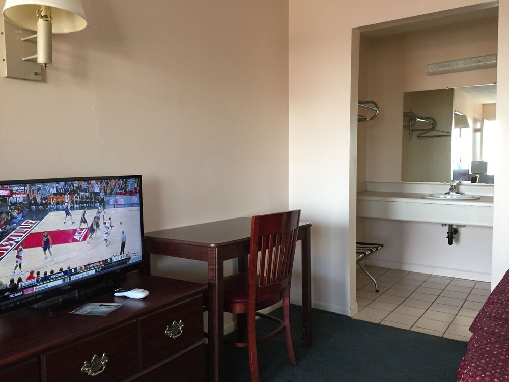 Slumber Inn Of Harrisonville - photo 5