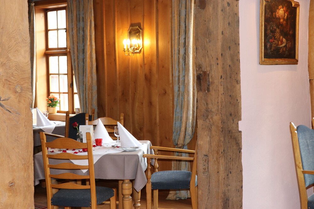 Couples Dining