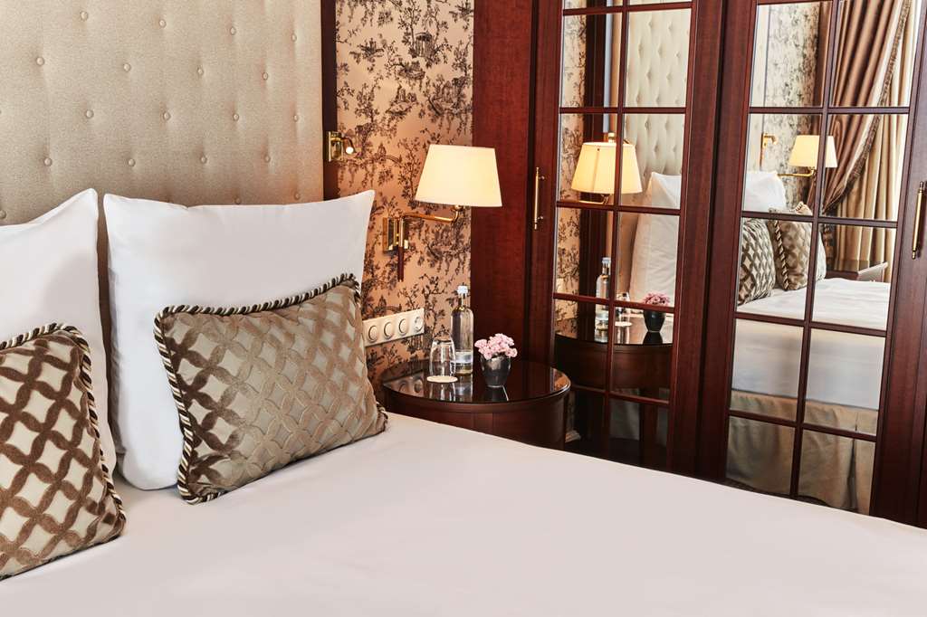 Steigenberger Parkhotel, Dusseldorf, Germany - Deluxe Room