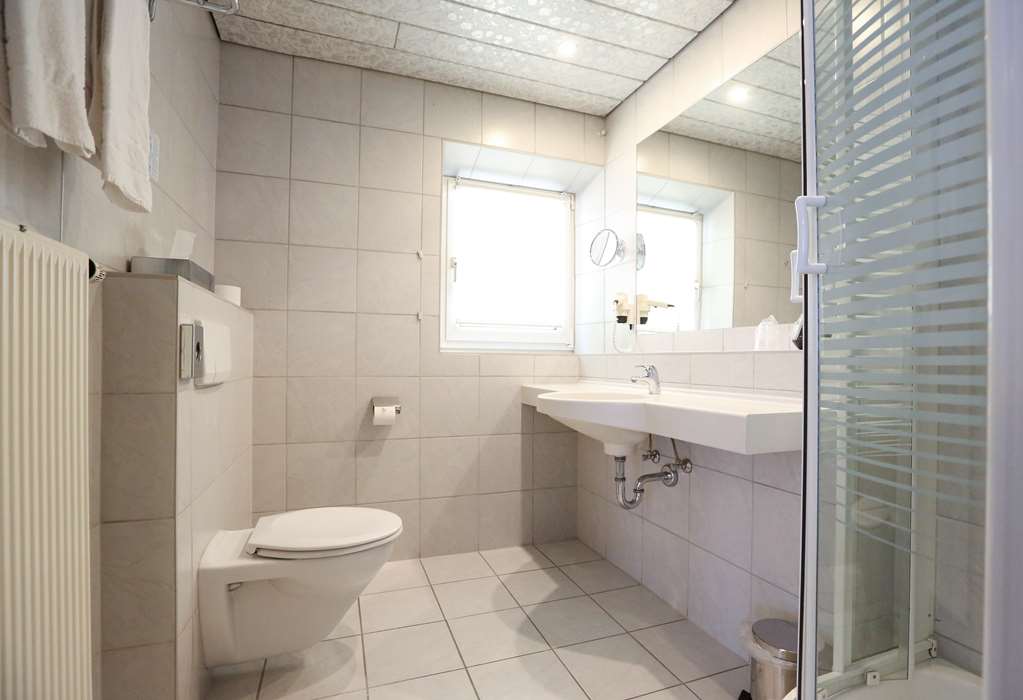 Arthotel ANA Goggl Juniorsuite Badezimmer