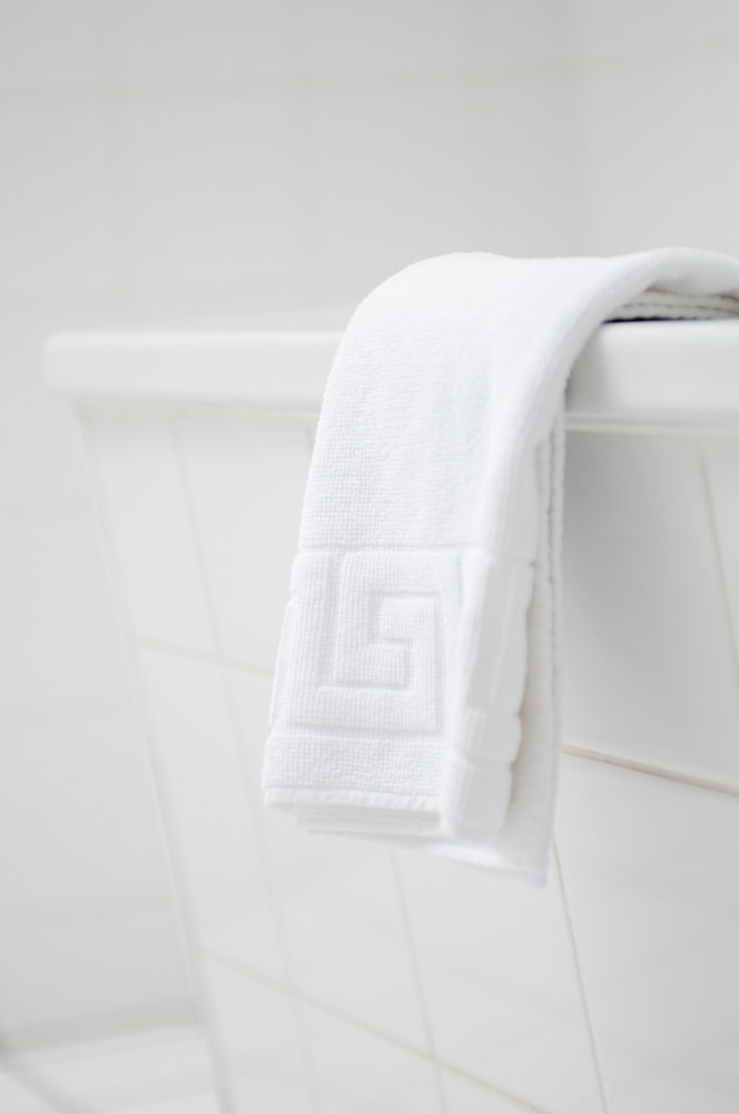 Deep soaking bathtub