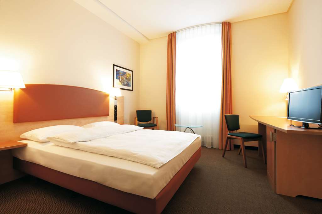 Intercityhotel Berlin Ostbahnhof, Germany - Business room