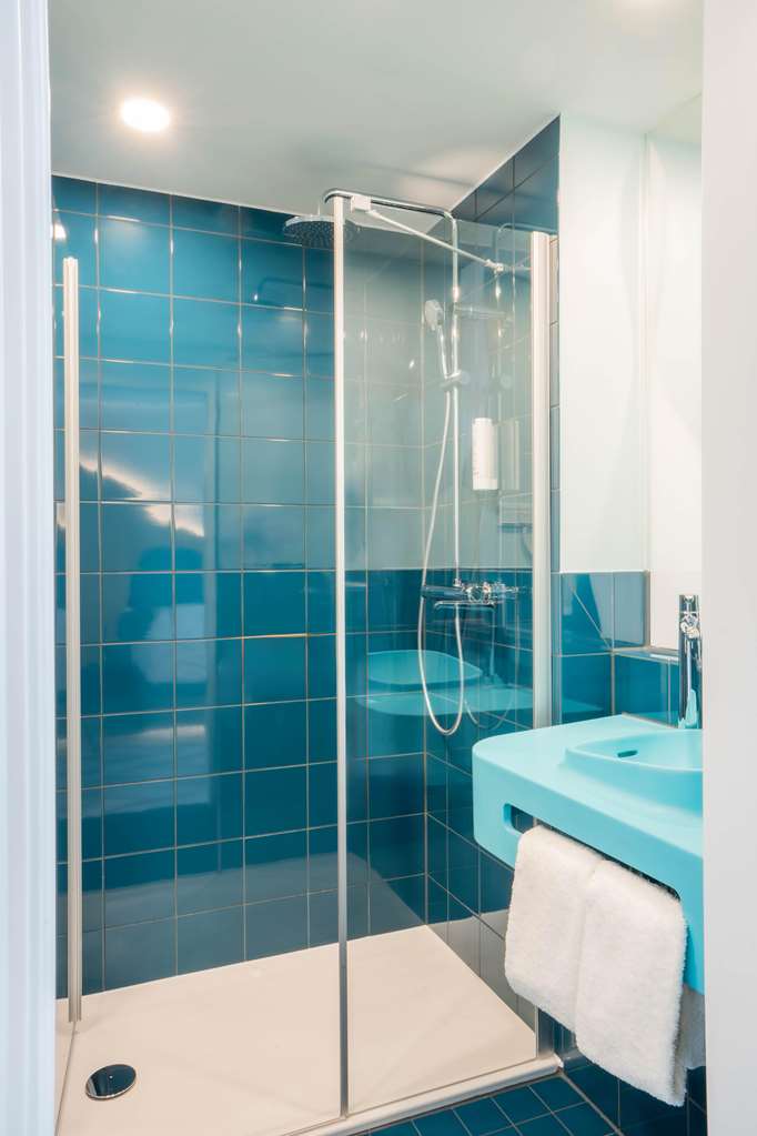Guest Room - Bathroom