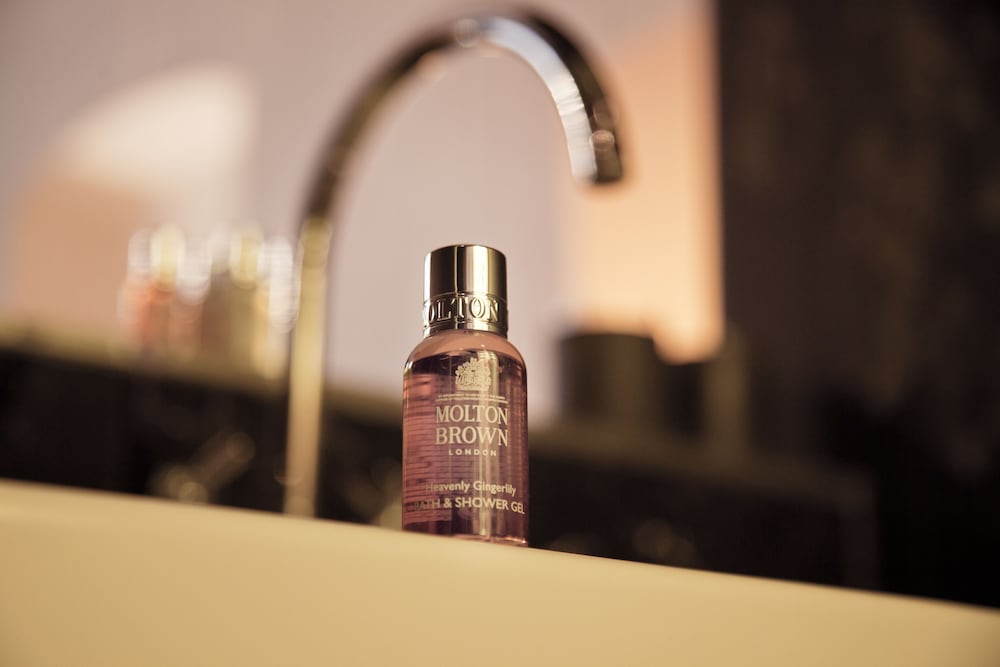 Bathroom amenities