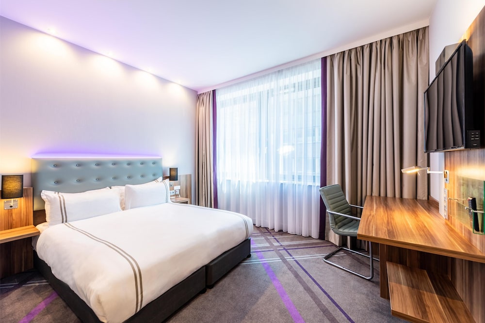 Premier Inn Frankfurt City Centre Hotel