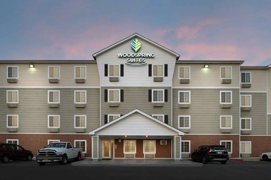 WoodSpring Suites San Antonio North Live Oak I 35 - photo 4