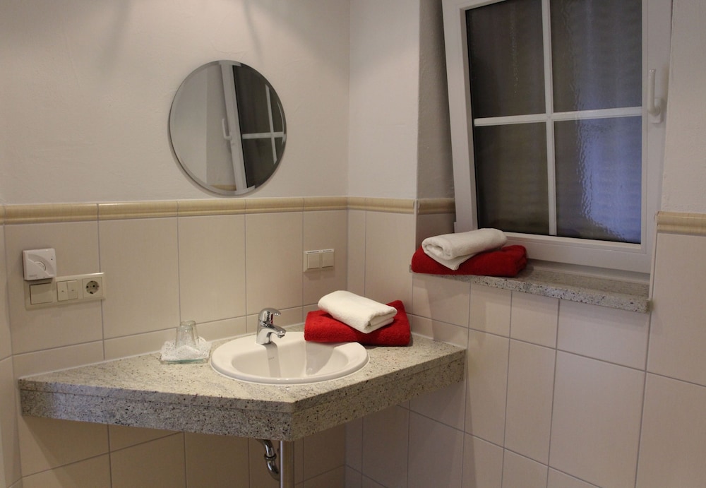 Bathroom sink