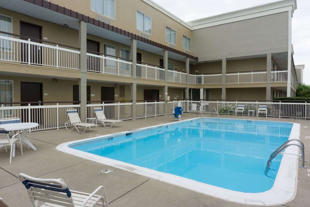 Days Inn by Wyndham Florence Cincinnati Area - photo 4