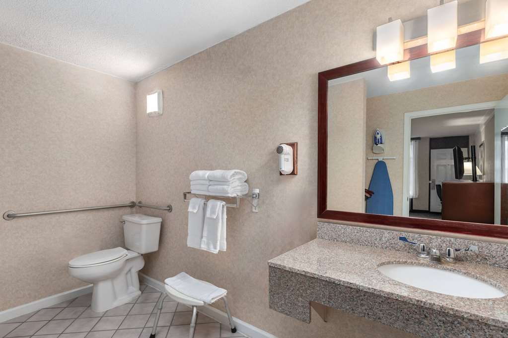 Days Inn by Wyndham Columbia Kentucky - photo 2