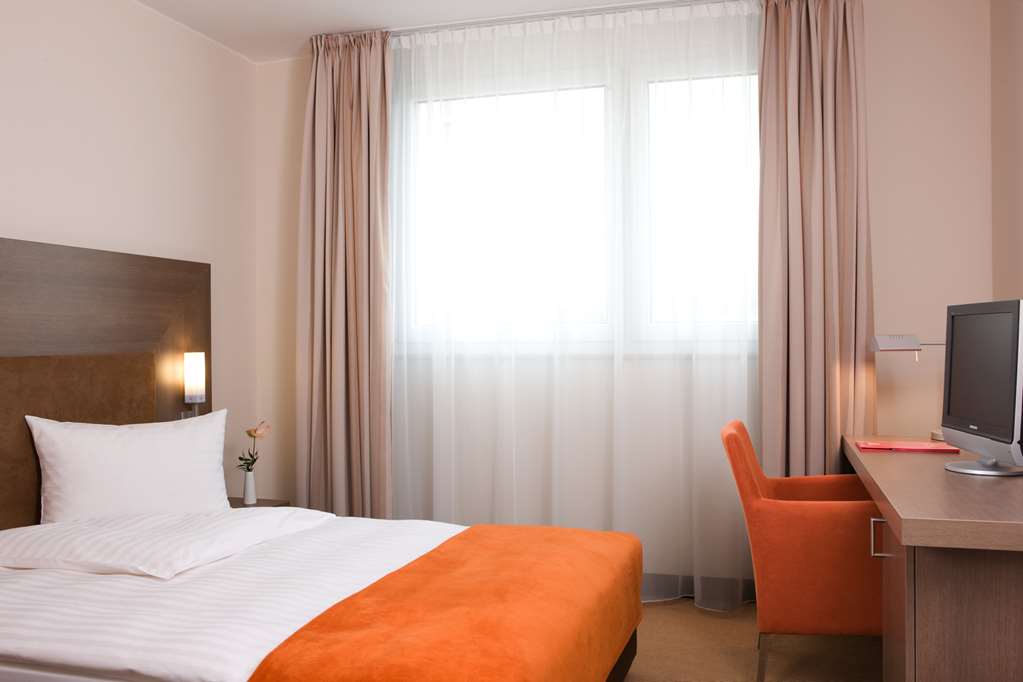 Intercityhotel Essen, Germany - Guest room detail