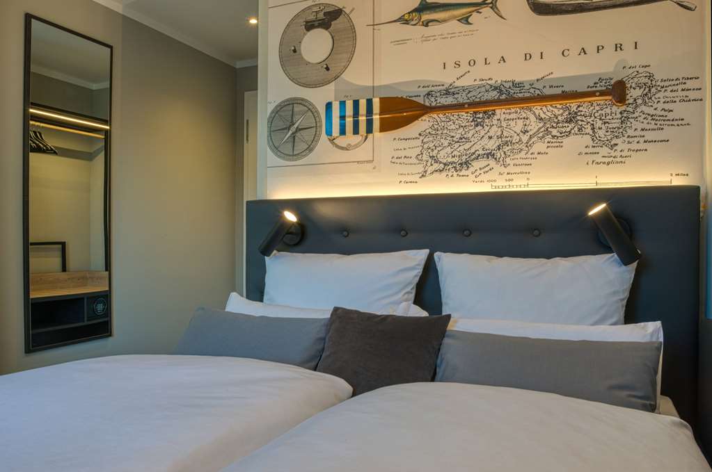 Guest room