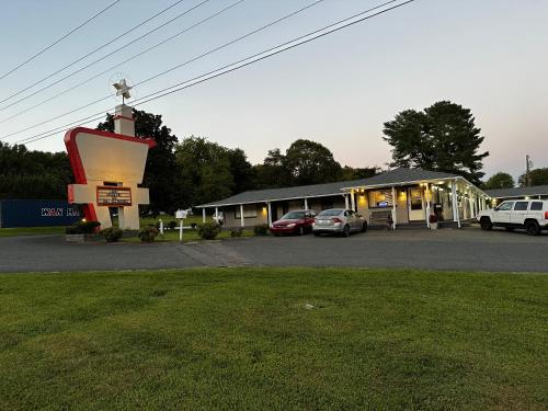 Bea's Parkway Inn - featured photo