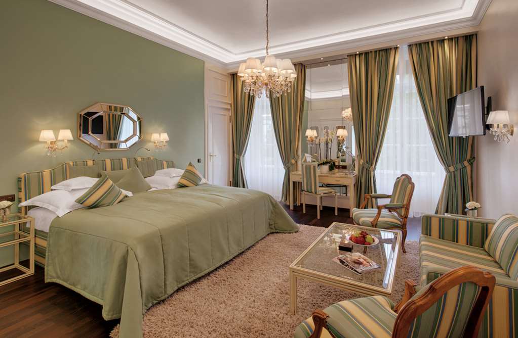 Europaeischer Hof Heidelberg / Double Room Standard Living Example