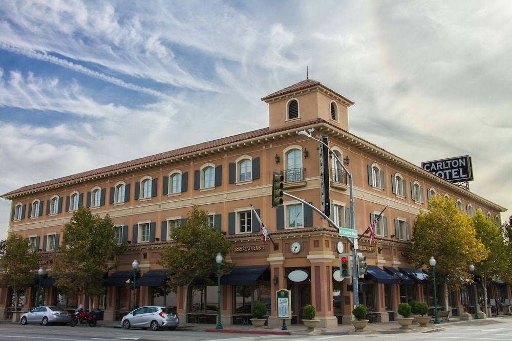 Carlton Hotel - featured photo