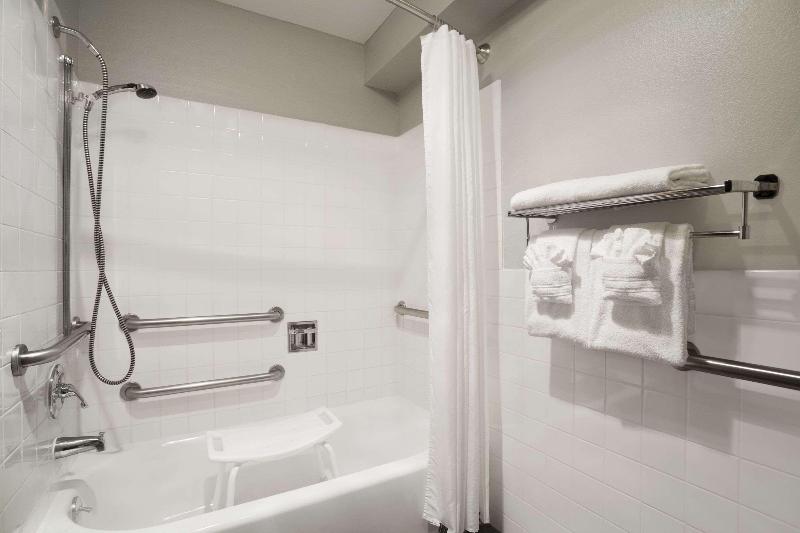 Days Inn by Wyndham Lacey Olympia Area - photo 5