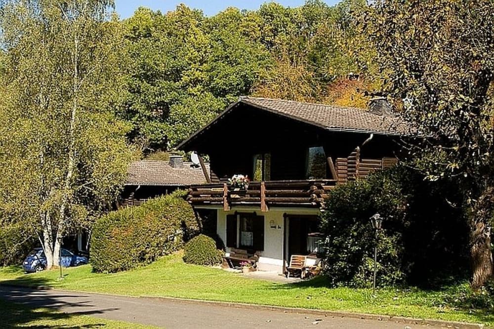 Chalet in Reinskopf with Fireplace and Balcony