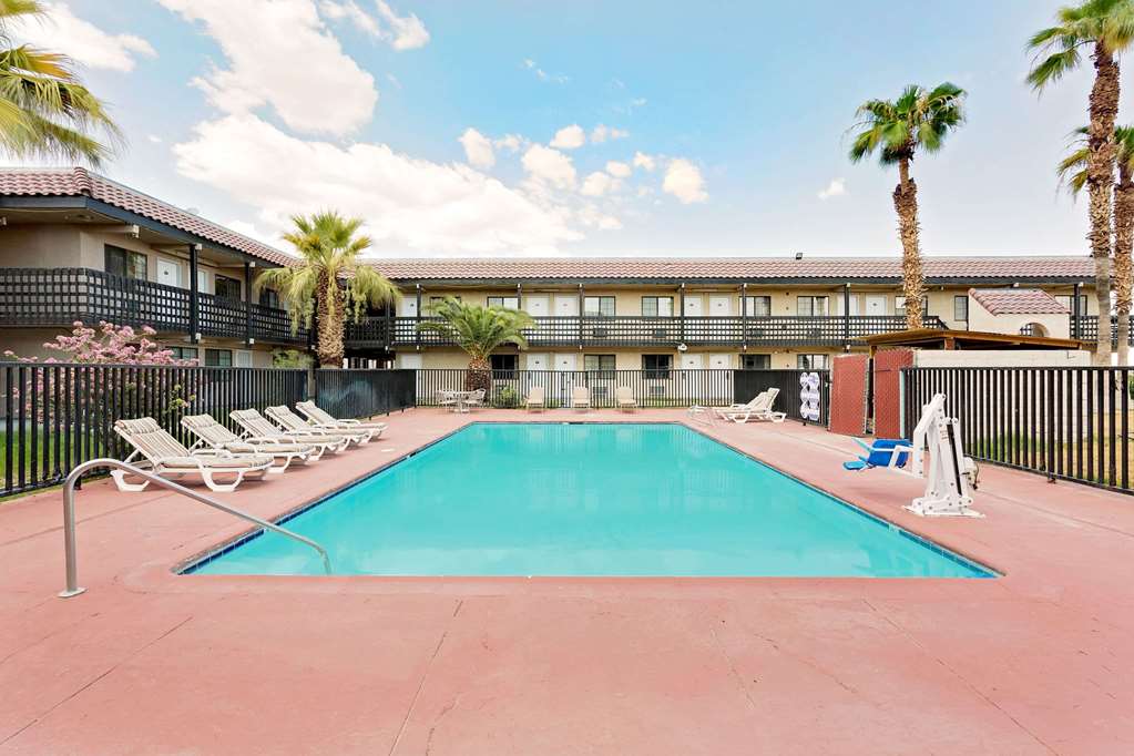 Days Inn & Suites by Wyndham Needles - photo 3