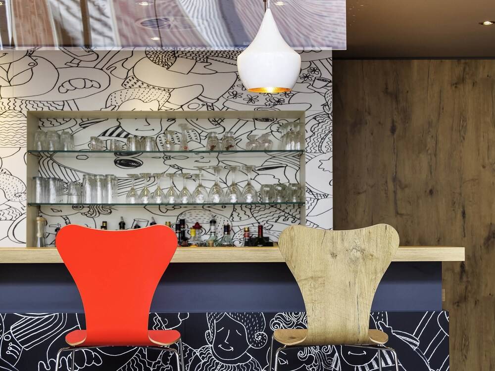 Hotel Bar