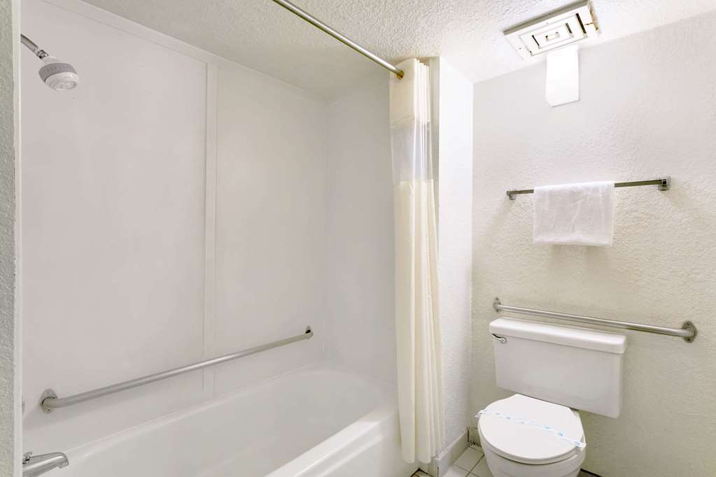 Days Inn & Suites by Wyndham Needles - photo 4