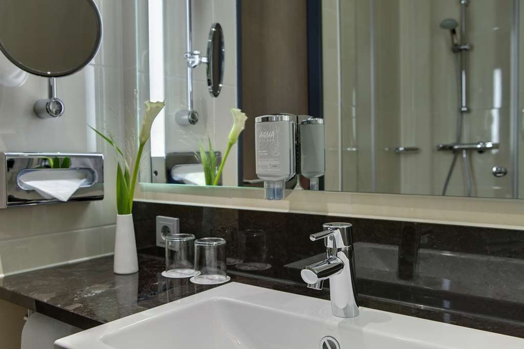 IntercityHotel Berlin Hauptbahnhof, Germany - Bathroom