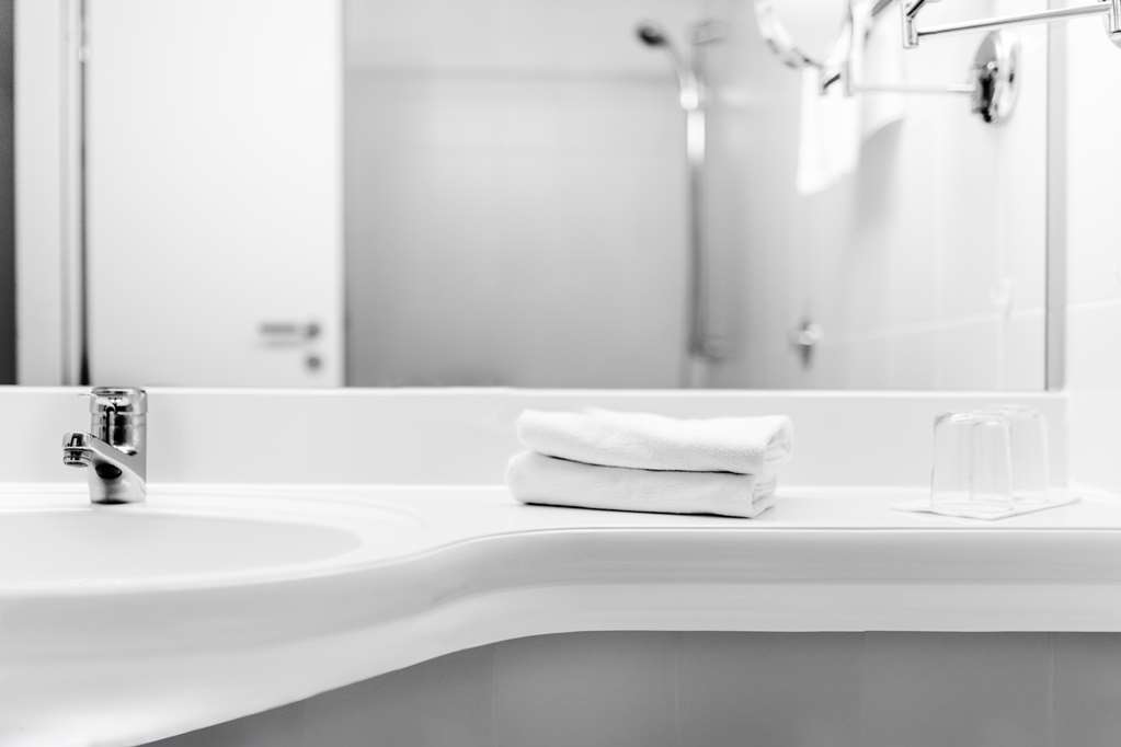 Bathroom Superior double room TOP VCH Luther Hotel Wittenberg