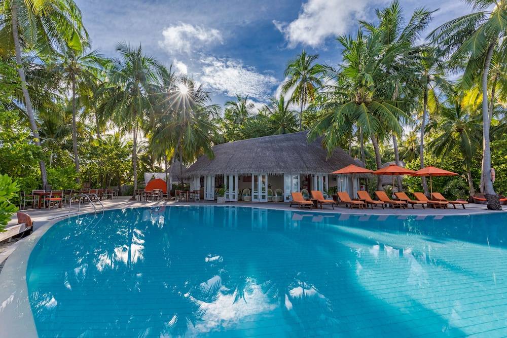 Poolside bar