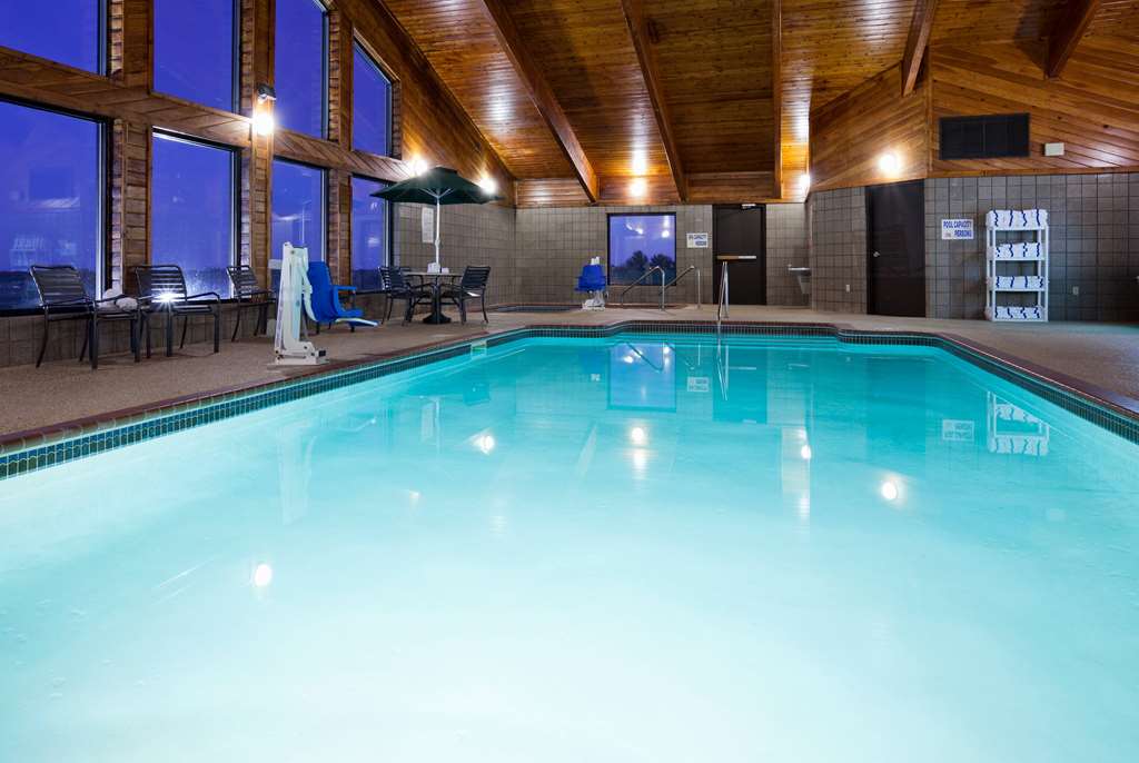 AmericInn by Wyndham Osceola - photo 4