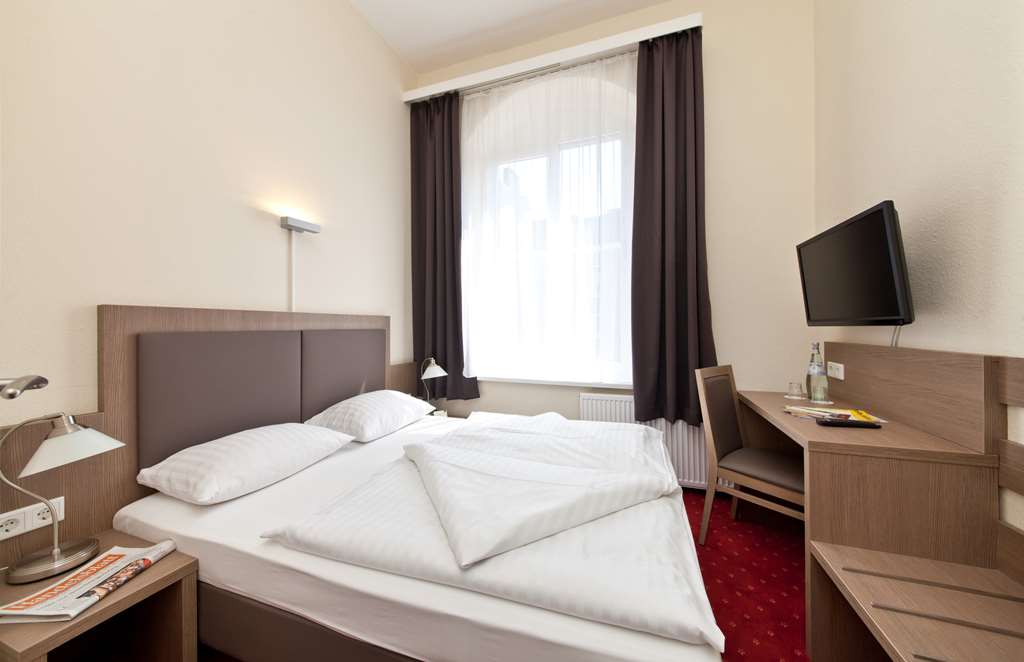 Queensize room_Novum Hotel am Holstenwall Hamburg