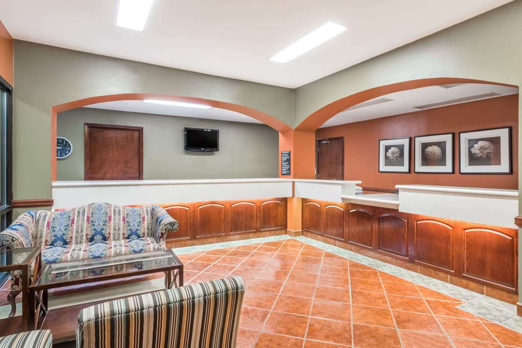 Super 8 by Wyndham Weslaco - photo 2