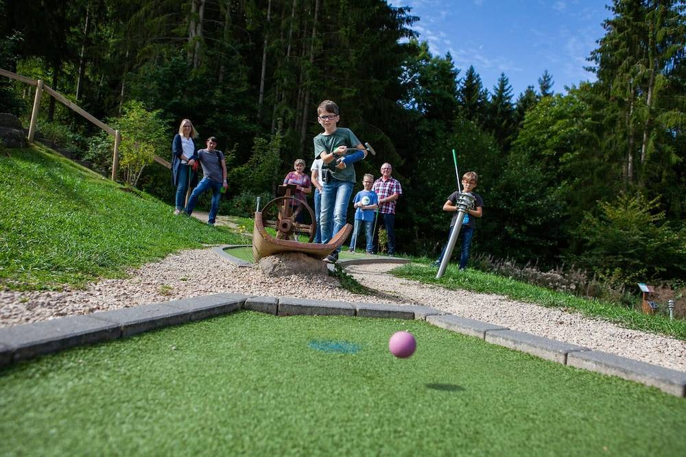 Mini-golf