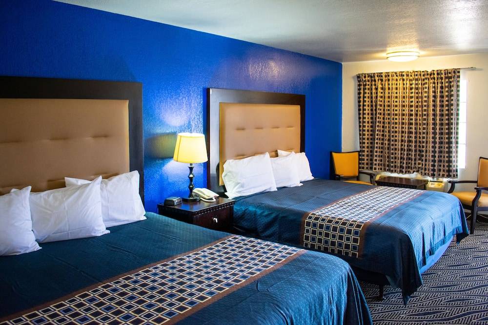 Blue Jay Inn and Suites - photo 2