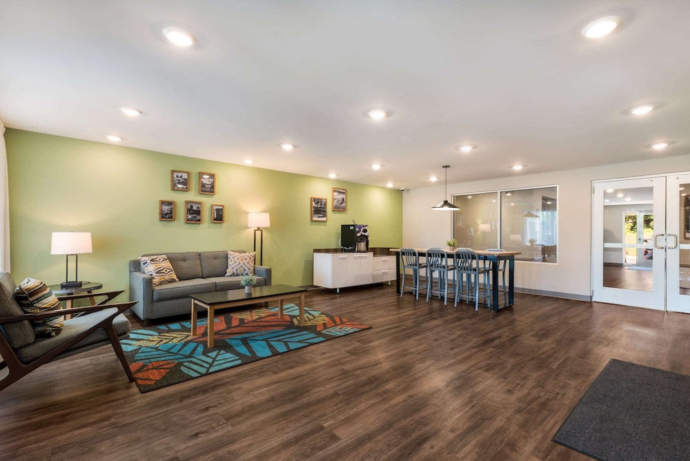 WoodSpring Suites Greensboro High Point North - photo 4