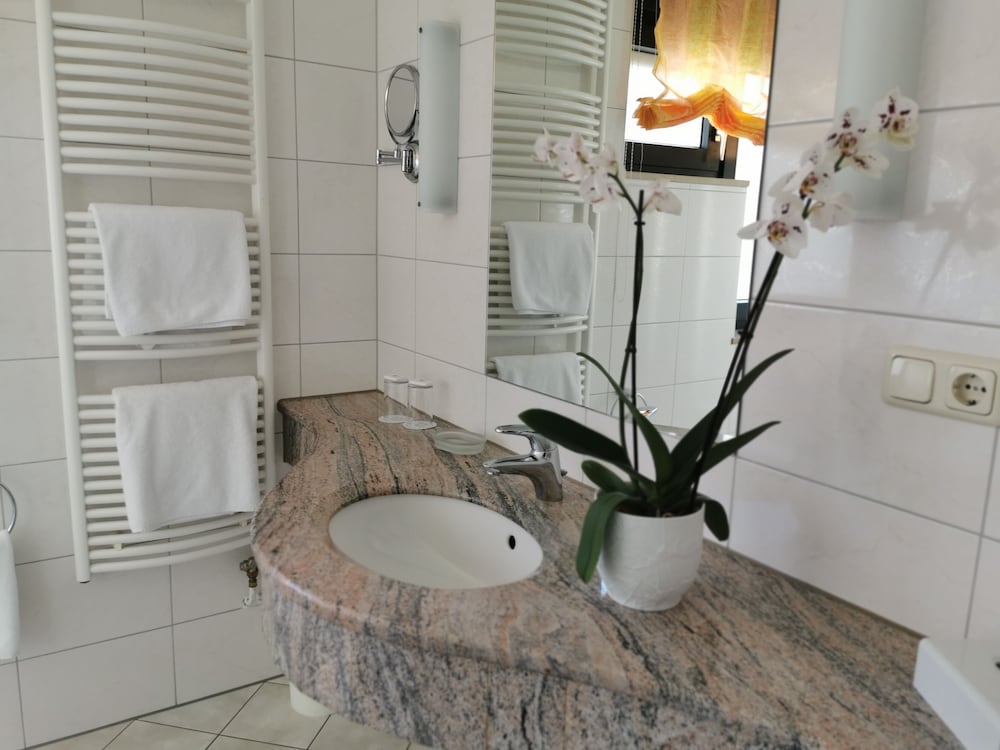 Bathroom sink
