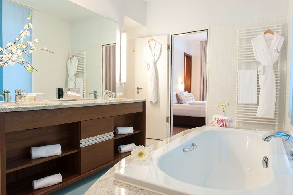 centrovital Hotel Berlin / Suite bath
