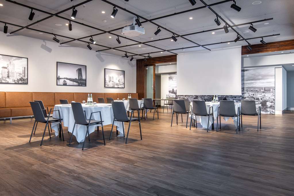 Atelier meeting room cabaret seating