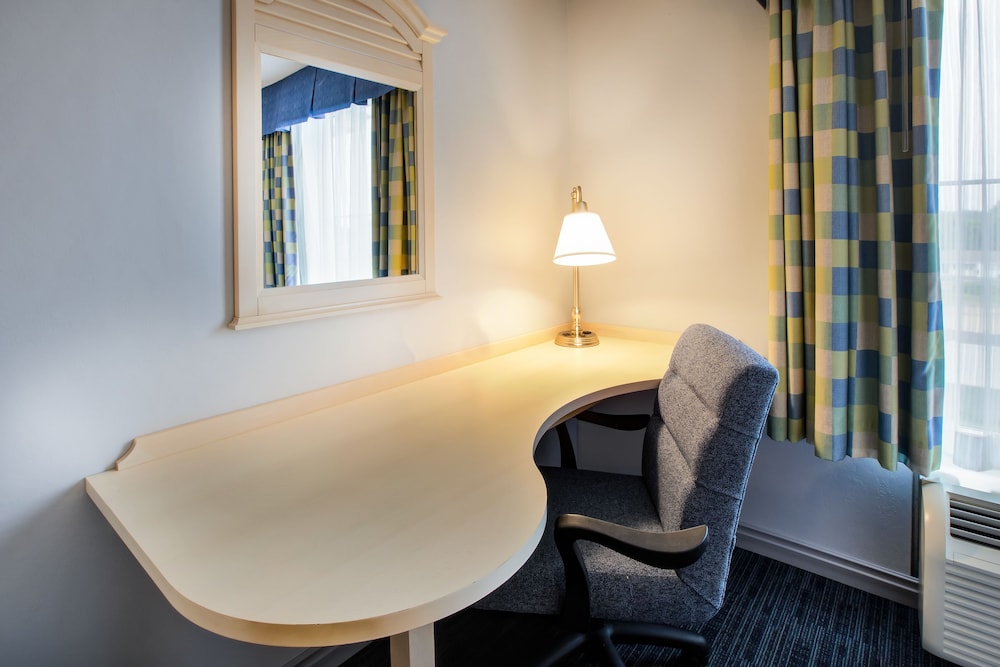 Hampton Inn & Suites Cape Cod West Yarmouth - photo 5