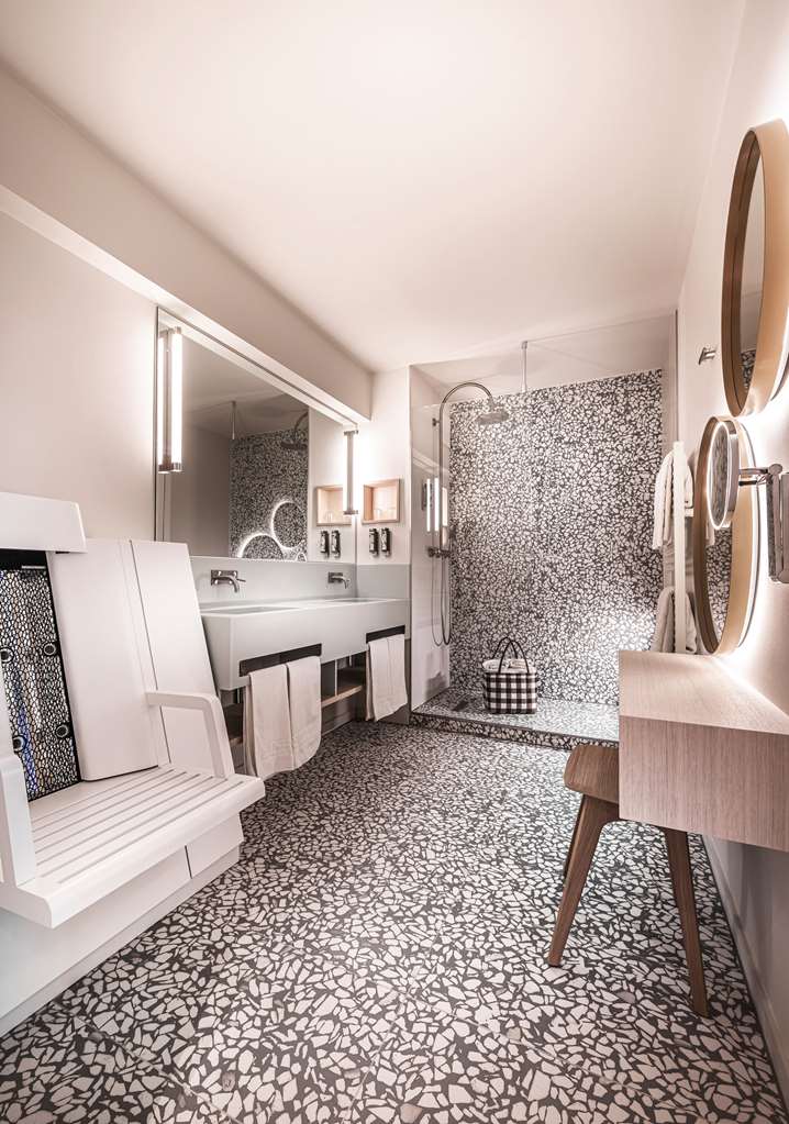 Steigenberger Hotel Treudelberg, Hamburg - Treudelberg Suite Bathroom